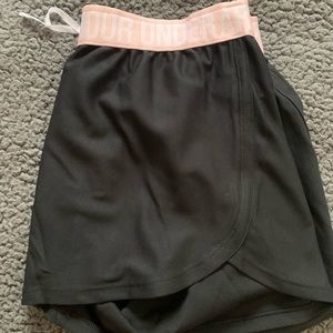 New under armour loose fitting shorts